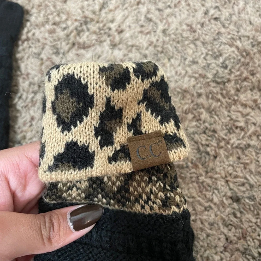 CC‎ Beanie Gloves Black Leopard Print Cuff Patch Accent Women's Knit